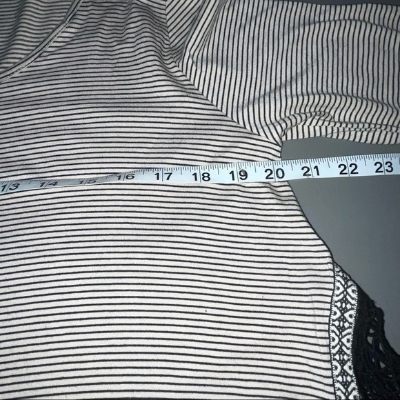 Francesca’s Bird Cage Striped Top Lace Side Panels 3/4 Sleeve Size Small - Picture 12 of 13